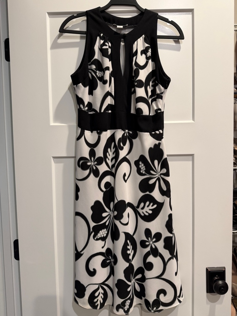 Dress Barn Black and White Floral Hibiscus Print Midi Dress Size 8 Like New